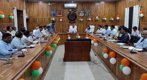 डीएम ने अमृत योग सप्ताह के क्रियान्वयन की समीक्षा शासन द्वारा निर्धारित स्थानों पर मानक के अनुसार योगाभ्यास कराये जाने के दिये गये निर्देश