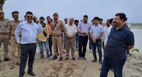 डीएम व एसपी ने थाना बौण्डी व स्पर का किया निरीक्षण  स्पर के मरम्मत कार्य को पांच दिवस में पूर्ण करने के दिये निर्देश