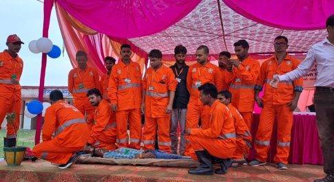 आपदा मित्रों के साथ डीएम ने किया बचाव का पूर्वाभ्यास