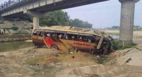 नेपाल के रूपनदेही जिले में बस नदी में दुर्घटना ग्रस्त, नौ लोगों की मौत अन्य कई यात्री घायल