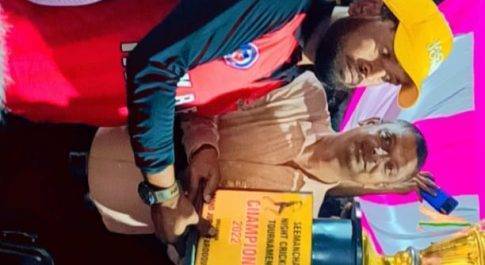 सीमांचल नाइट क्रिकेट टूर्नामेंट में केबीएफ इटियाथोक ने मारी बाजी,  ब्लाक प्रमुख नवाबगंज रहे मुख्य अतिथि