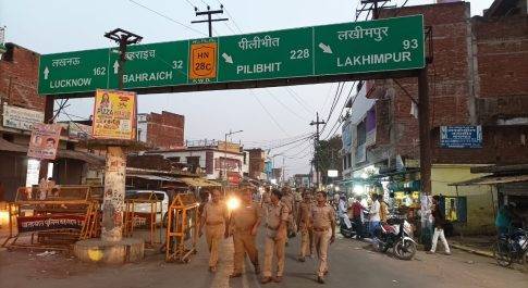 शांति व्यवस्था के मद्देनजर क्षेत्राधिकारी नानपारा द्वारा क्षेत्र में किया गया पैदल गस्त