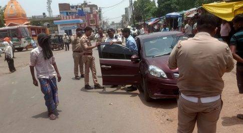 विभिन्न चौराहे व तिराहे पर सघन चेकिंग कर ऑनलाइन 121000 की हुयी चालान