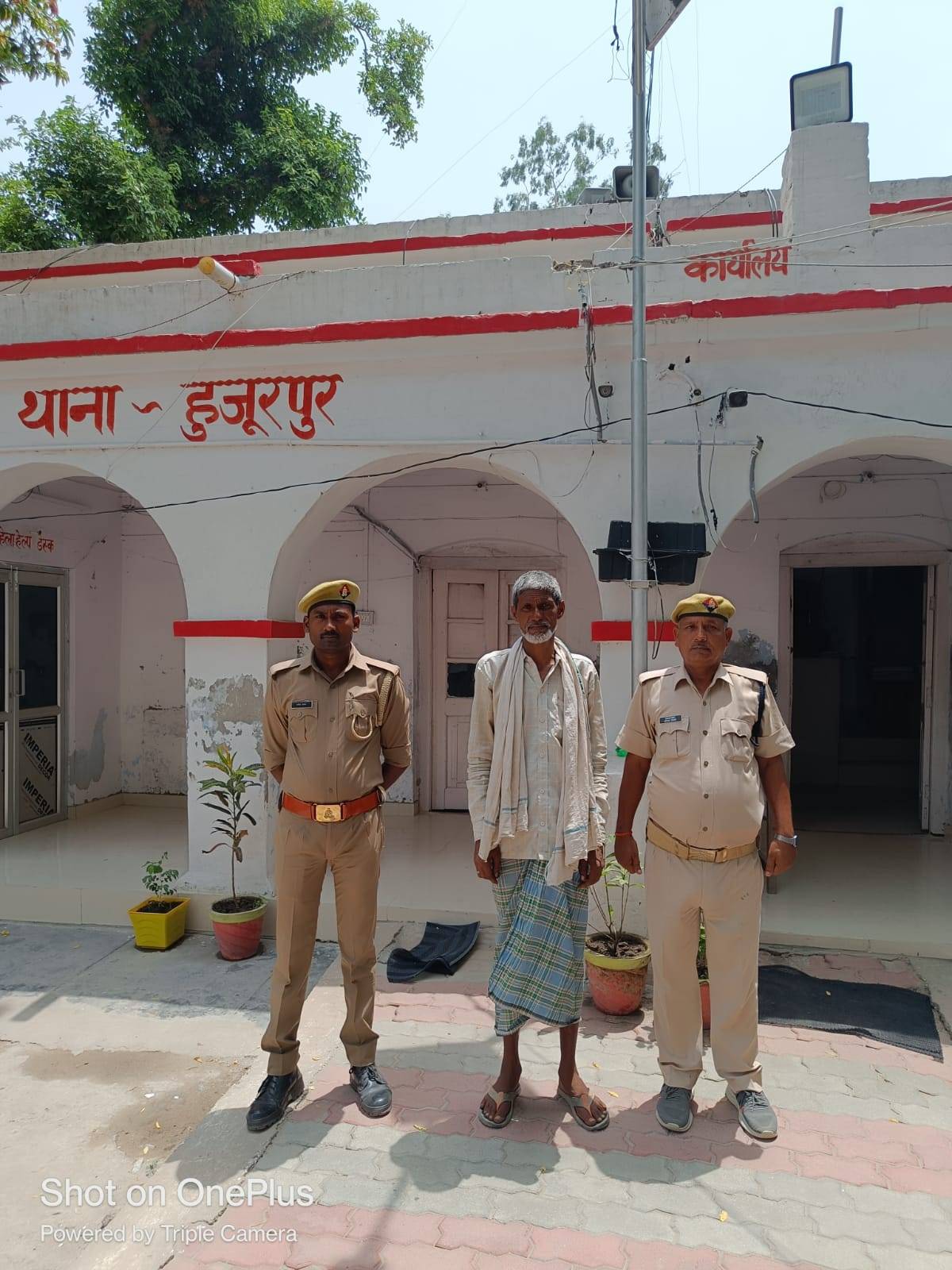 1 नफर वारण्टी गिरफ्तार थाना हुजूरपुर जनपद बहराइच