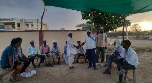 आम आदमी पार्टी का ग्राफ तेजी से बड़ा अनेक लोगों ने थामा आप का दामन