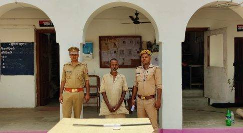चोरी के 4870 रूपये के साथ वंछित 01 नफर अभियुक्त गिरफ्तार ,लोहे के राड भी हुआ है बरामद
