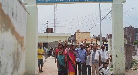 बृजमनगंज।प्रधानमंत्री आवास के नाम पर धनउगाही का भण्डाफोड़