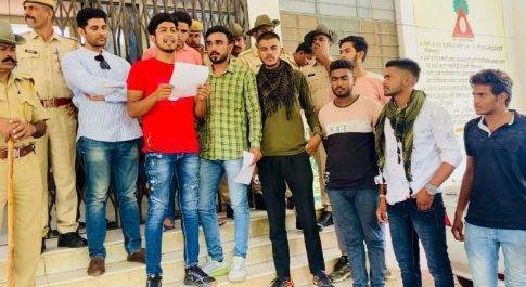 सेना भर्ती की तैयारियों में जुटे युवाओं में आक्रोश