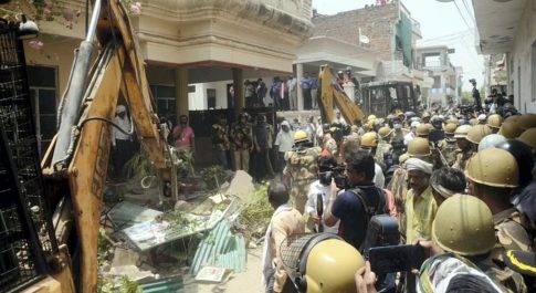 धर्मनिरपेक्ष भारत को ढहाता बहुसंख्यकवाद का बुलडोजर