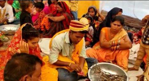 ब्लॉक मुख्यालय पर सामूहिक शादी समारोह का हुआ आयोजन सांसद अक्षयवर लाल गौड़ रहे इस कार्यक्रम के मुख्य अतिथि