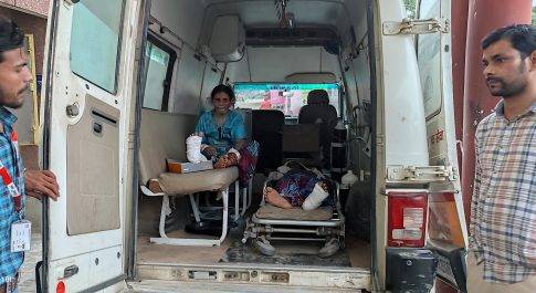 सड़क दुघर्टना में घायलों को महर्षि बालार्क चिकित्सालय से मिली छुट्टी सहयोगियों के साथ अपने घरों के लिए ट्रेन से हुए रवाना