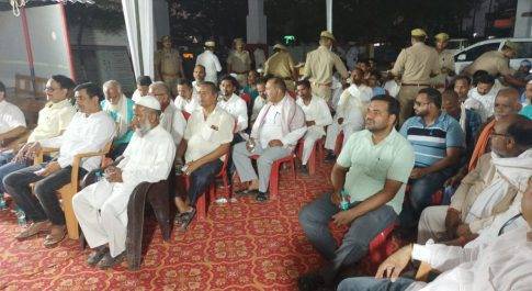 डीएम व एसपी ने धर्म गुरूओ के साथ की बैठक शांति पूर्ण ढंग से अदा करे जुमे की नमाज