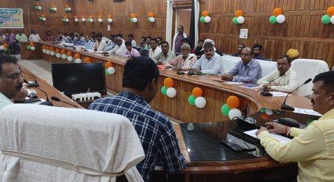 बिजली उपभोक्ता एकमुश्त समाधान योजना का उठाये लाभ: डीएम उपभोक्ताओं के बिलों में 100 प्रतिशत ब्याज की दी जा रही है छूट