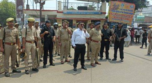 डीएम व एसएसपी के नेतृत्व में पुलिस बल ने किया फ्लैग मार्च