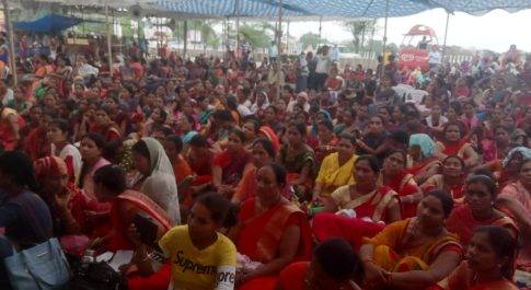 दूसरे दिन भी ठप्प रही प्रदेश की आंगनबाड़ियां, किसान सभा ने दिया समर्थन, कहा : मजदूर-किसानों की एकता ही जीत की कुंजी