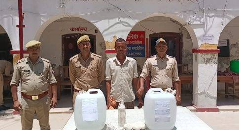 2 पिपिया मे 40 ली0 अपमिश्रित कच्ची शराब के साथ एक अभियुक्त गिरफ्तार
