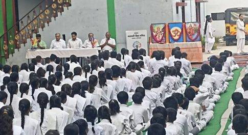 छात्र संसद में मंत्रिमंडल ने ली शपथ