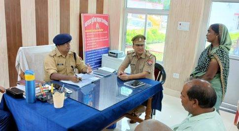 जिलाधिकारी व पुलिस अधीक्षक द्वारा थाना समाधान दिवस पर सुनी गयी जनता की फरियाद