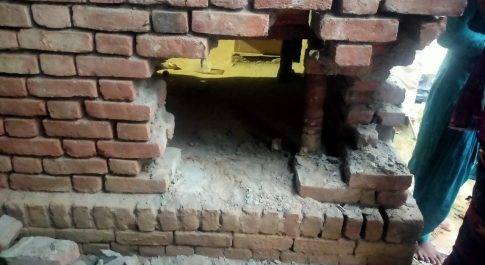 चोरो ने नकब लगाकर नगदी सहित डेढ़ लाख रुपये पर किया हाथ साफ