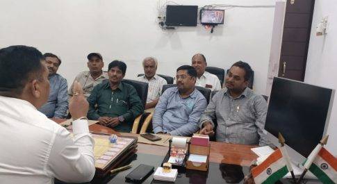 01 अगस्त से प्रारम्भ होगा मतदाता के आधार नम्बर एकत्रीकरण का कार्यक्रम  राजनैतिक दलों के पदाधिकारियों के साथ डीएम ने की बैठक