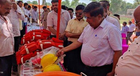 स्टेजिंग एरिया राम लीला मैदान में विभागों द्वारा लगाये गये स्टाल