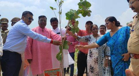 ग्राम मंझारा तौकली में आयोजित हुआ मुख्य पौधरोपण कार्यक्रम  ‘‘हम सायादार पेड़ जमाने के काम आये, जब सूखने लगे तो जलाने के काम आये’’