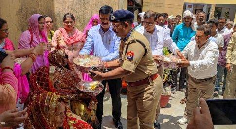 सम्पूर्ण समाधान दिवस पर लगाये गये स्टालों का डीएम व एसएसपी ने किया निरीक्षण  05 गर्भवती महिलाओं व 02 बच्चों का कराया गया अन्नप्रासन