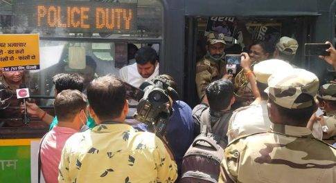 जालोर में दलित छात्र की हत्या के मामले में कांग्रेस मुख्यालय के सामने आम आदमी पार्टी ने विरोध प्रदर्शन किया