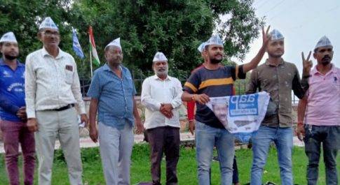 आम आदमी पार्टी की बैठक: अनेक लोगों ने पार्टी की सदस्यता ग्रहण की