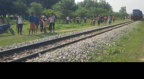 11केवी हाईटेन्शन विद्युत तार रेल की पटरी पर गिरने से सैकडो यात्रीयो की बाल बाल बची जान