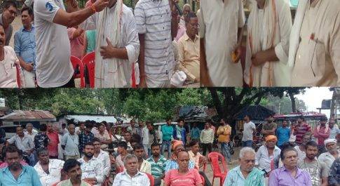 एक्सप्रेस ट्रेन ठहराव पर विनोद जायसवाल ने मिठाई खिलाकर किया आभार प्रकट