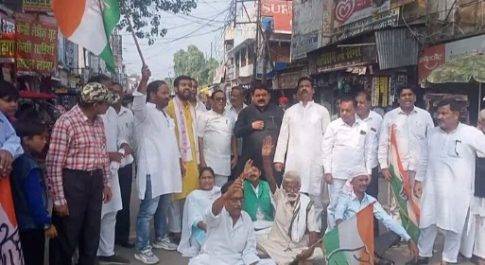कांग्रेस पार्टी ने बढ़ती महगाई व खाद्य पदार्थ पर gst लगाने के विरोध में नगर मजिस्ट्रेट को दिया ज्ञापन