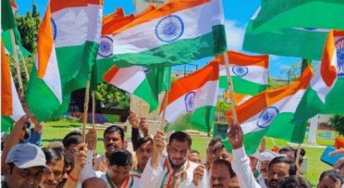हाजी रेहान खान के नेतृत्व में निकाली गई तिरंगा यात्रा,भारी संख्या में लोग हुए शामिल