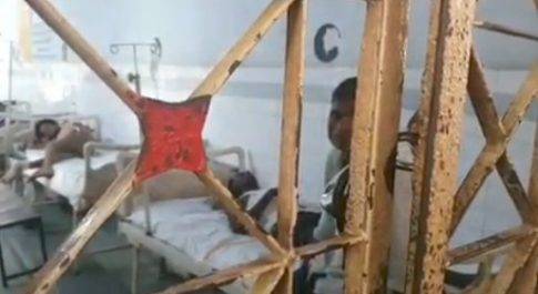 व्हील चेयर पर बैठे मरीज का हाल देखकर खुल गई बहराइच मेडिकल कॉलेज की पोल, आज ही था जनपद में उप मुख्यमंत्री का दौरा