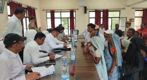 जिलाधिकारी की अध्यक्षता में कैसरगंज में सम्पन्न हुआ सम्पूर्ण समाधान दिवस