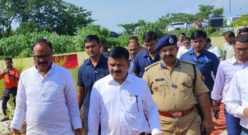 ग्रामीण पाइप पेयजल परियोजना तप्पे सिपाह का उप मुख्यमंत्री ने किया निरीक्षण  जल की गुणवत्ता परखने के लिए चुल्लू बांधकर बुझाई प्यास