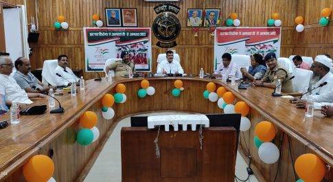 सौहार्द पूर्ण माहौल में त्यौहार सम्पन्न होने पर डीएम व एसपी ने जनपदवासियों को दी बधाई