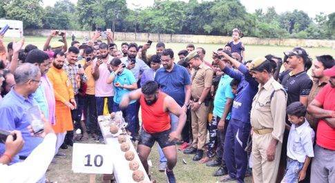 जिलाधिकारी के प्रयास से धर्मेन्द्र राजभर का सपना हुआ साकार  अपने लोगों के बीच प्रदर्शन दिखाने का मिला अवसर