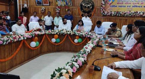 राज्यमंत्री महिला कल्याण ने जिले के अधिकारियों के साथ की बैठक