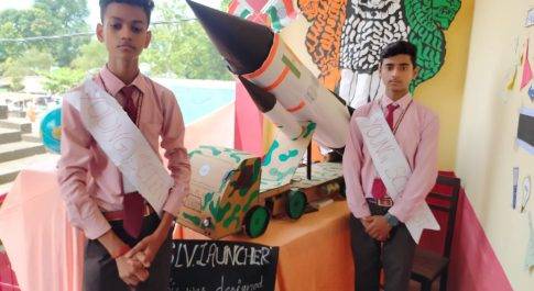 बच्चों में वैज्ञानिक सोंच पैदा करने के लिए विद्यालय में विज्ञान प्रदर्शनी का हुआ आयोजन