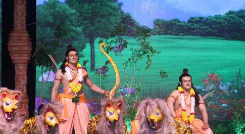 लव कुश के मंच पर मां सीता की खोज में प्रभु श्री राम को कूनो नेशनल पार्क के 8 चीते मिले| हैरत अंगेज कारनामे स्टंट दृश्य द्वारा