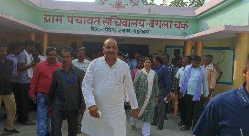 विद्यालय, पंचायत भवन, ऑगनबाड़ी केन्द्र, थाना व रिसिया पार्क का मंत्रियों ने किया निरीक्षण