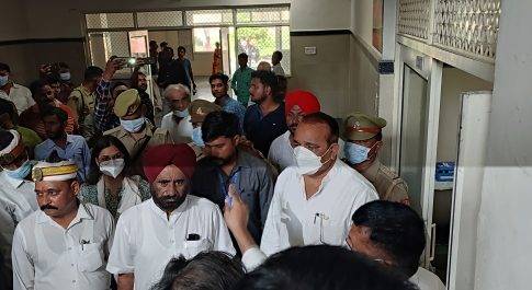 महर्षि बालार्क चिकित्सालय व 100 बेडेड सर्जिकल ब्लाक का मंत्रियों ने किया निरीक्षण  चिकित्सा व्यवस्थाओं को बेहतर से और बेहतर किये जाने के दिये निर्देश