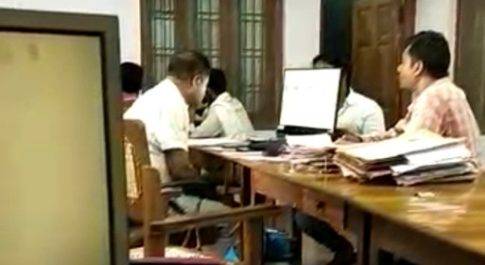 एपीओ मिहींपुरवा का घूस लेते वीडियो वायरल