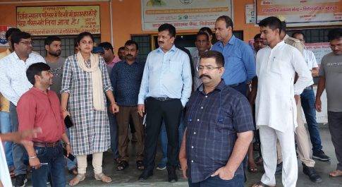 सामुदायिक स्वास्थ्य केन्द्र विशेश्वरगंज का डीएम व एसपी ने किया निरीक्षण  व्यवस्थाएं आल इज़ वेल मिलने एमओआईसी की थप-थपाई गई पीठ