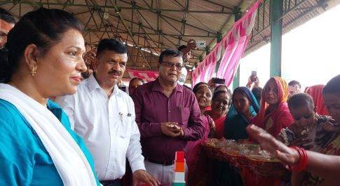 सम्पूर्ण समाधान दिवस पर विभागों द्वारा लगाये गये प्रदर्शनी स्टाल  05-05 गर्भवती महिलाओं की गोद भराई व बच्चों का कराया गया अन्नप्रासन