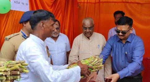 ओडीओपी प्रदर्शनी में नेपियर घास तथा थारू उत्पादों के स्टालों की रही धूम सांसद, डीएम व जिलाध्यक्ष ने बढ़चढ कर की खरीदारी
