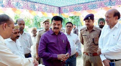 डीएम ने एसपी के साथ चीनी मिल नानपारा में सर्वे सट्टा प्रदर्शन मेले का किया निरीक्षण  शत प्रतिशत गन्ना किसानों की समस्याओं का निराकरण कराये जाने के दिये निर्देश