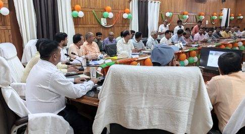 जनपद में सूखे की स्थिति व क्षति के आकलन हेतु फसलों का सर्वे कार्य शुरू