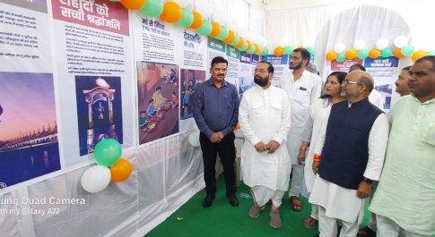 प्रधानमंत्री नरेन्द्र मोदी के व्यक्तित्व का साक्षात्कार करायेगी चित्र प्रदर्शनी ,केक काटकर मनाया गया प्रधानमंत्री का जन्मदिन